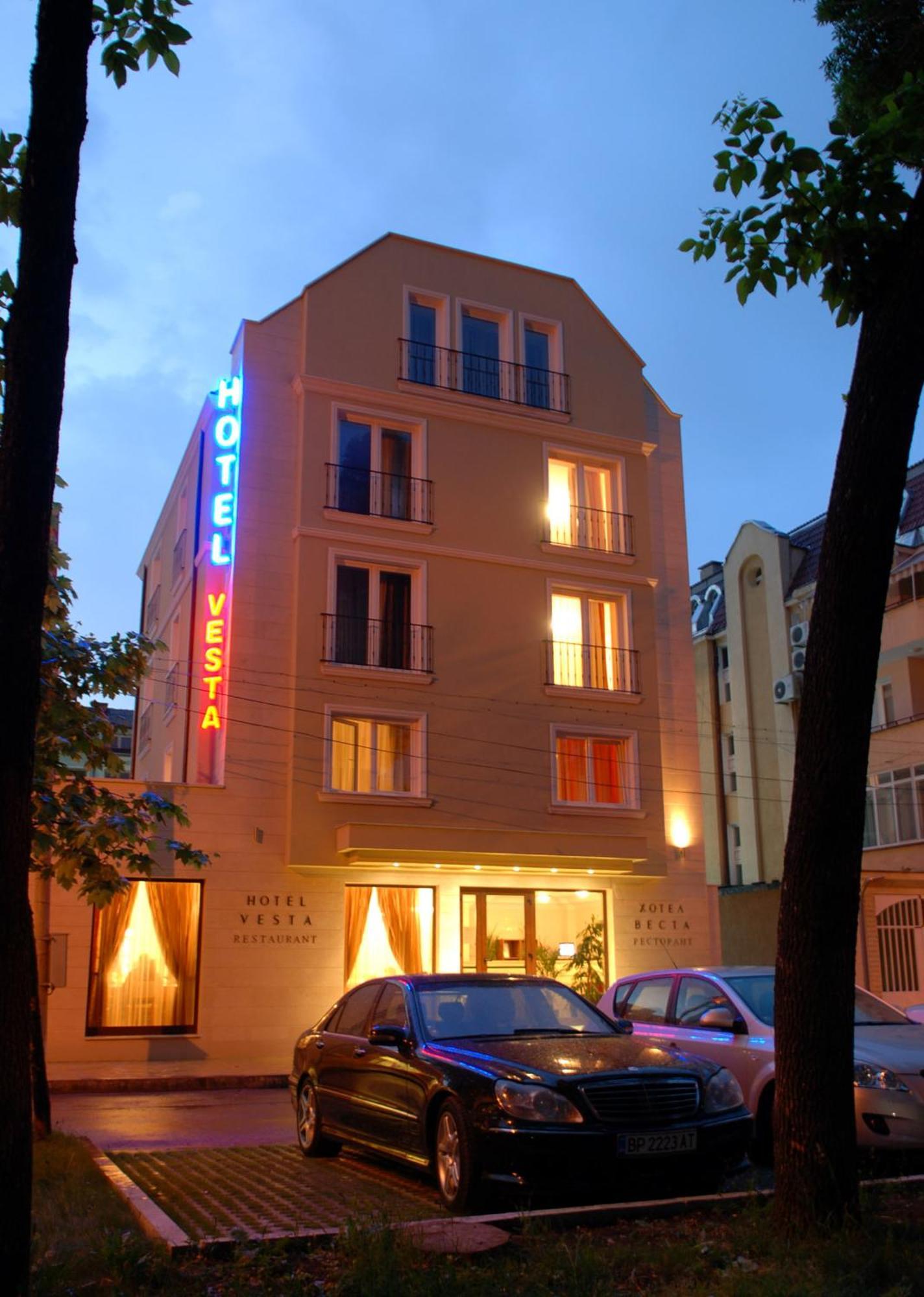 Vesta Hotel Montana Exterior photo